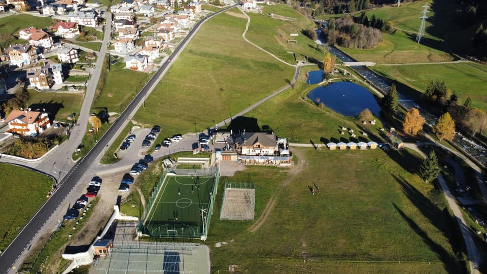 Nearby landmark, Fishing, Fishing, Skiing, Landmark view, Sports, Sports