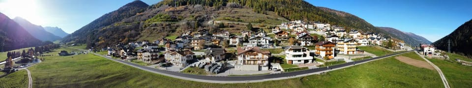 Property building, Garden view, Landmark view, Mountain view, Street view
