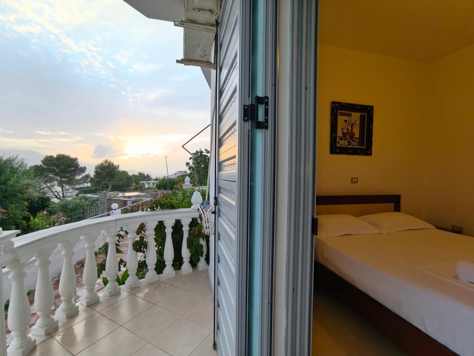 Elisabet Seaside Villa Apartment in Ksamil