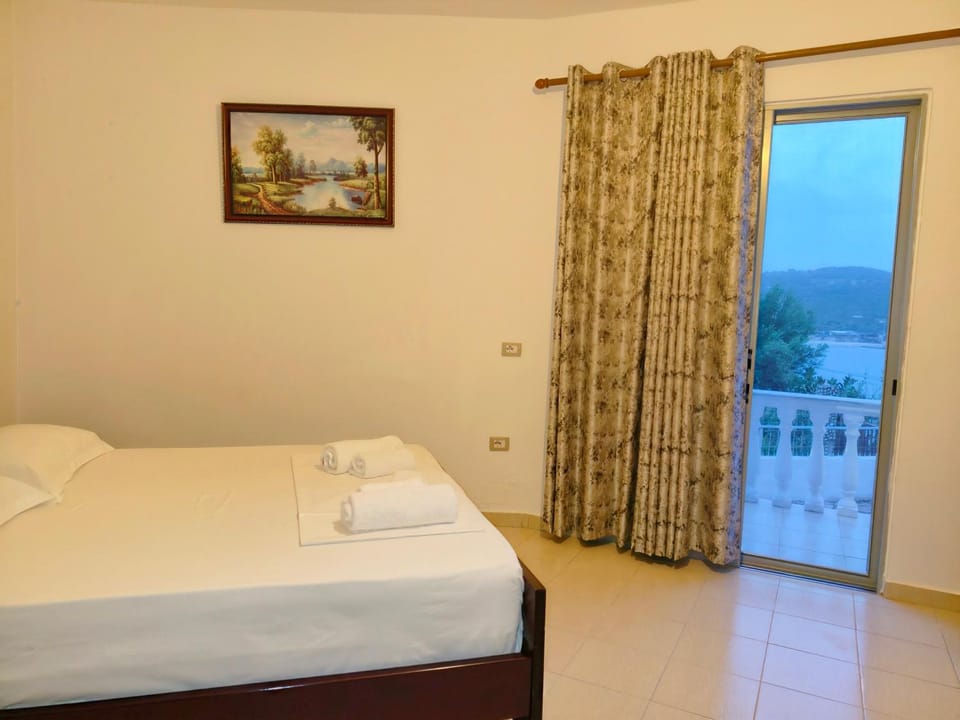Elisabet Seaside Villa Apartment in Ksamil
