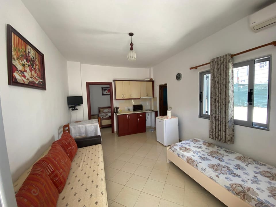 Kitchen or kitchenette, Bedroom