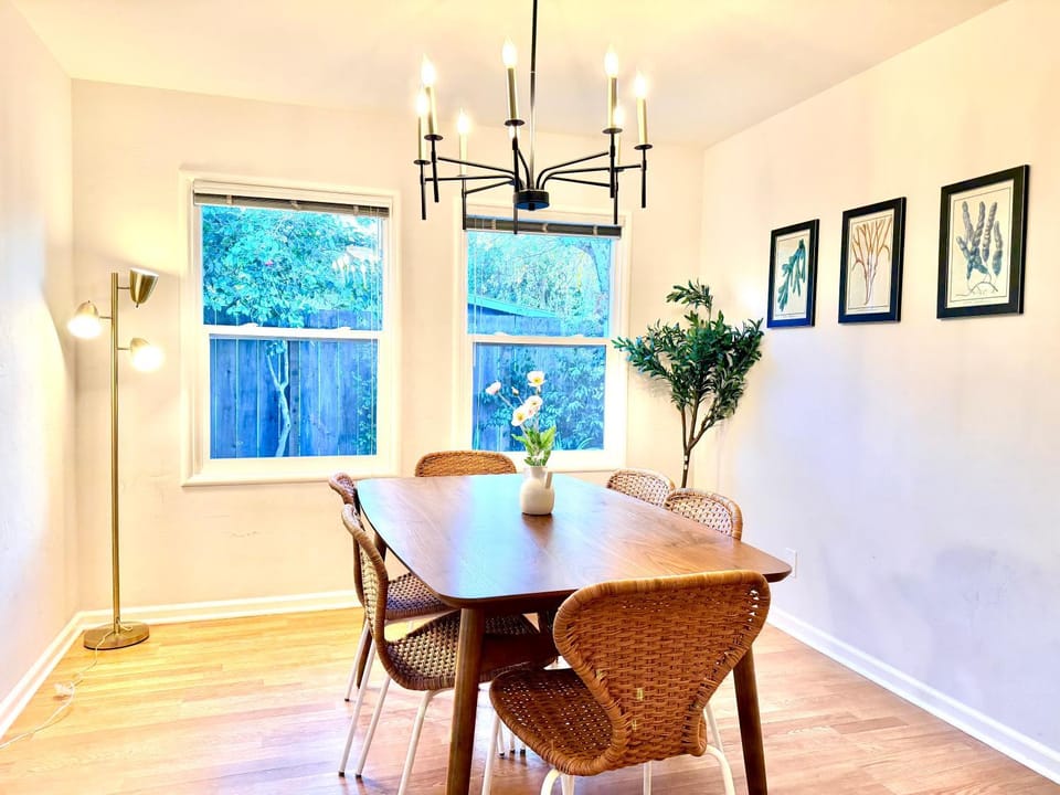 Newly Furnished Retreat 5 Min to Stanford & Downtown Palo Alto House in Menlo Park