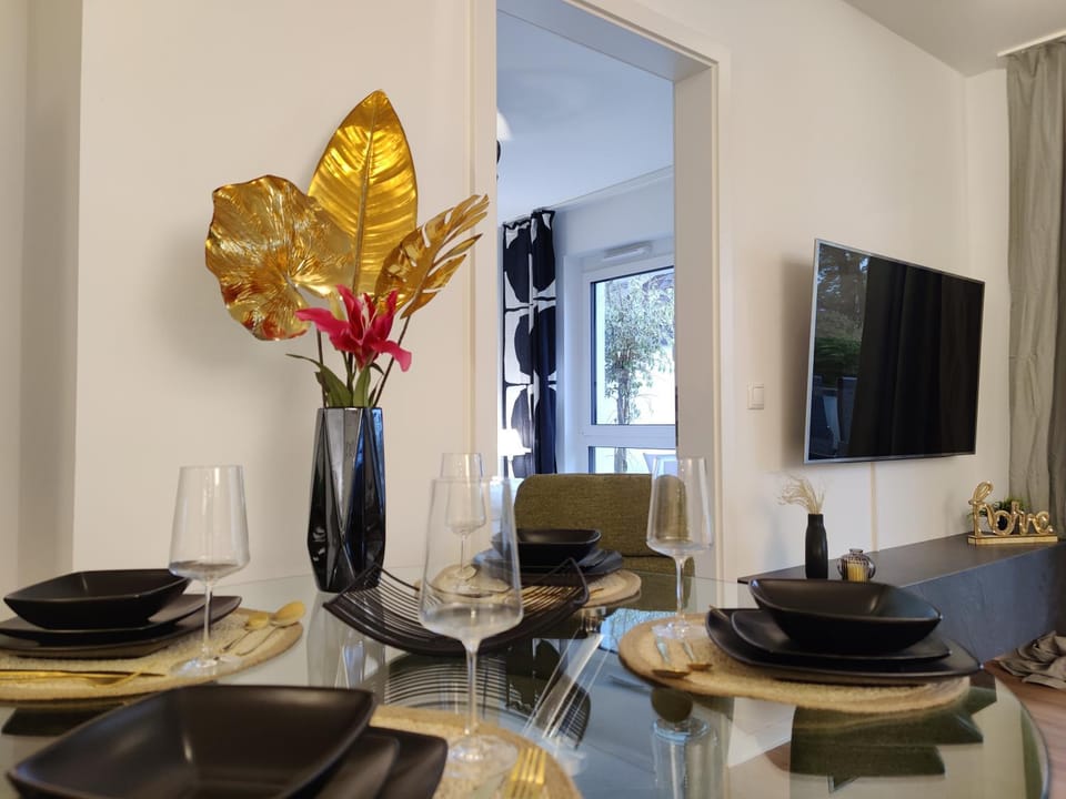 TV and multimedia, Dining area