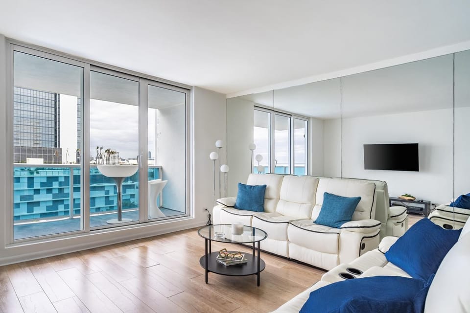 1 Bedroom Private Residence at Roney Palace -804 Apartment hotel in South Beach Miami
