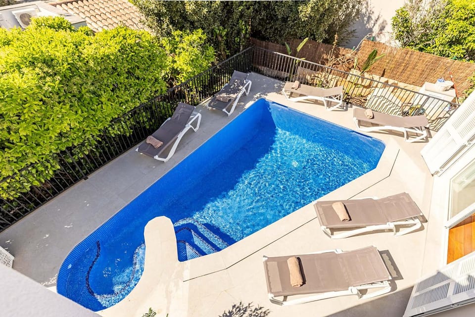 Property building, Bird's eye view, Swimming pool