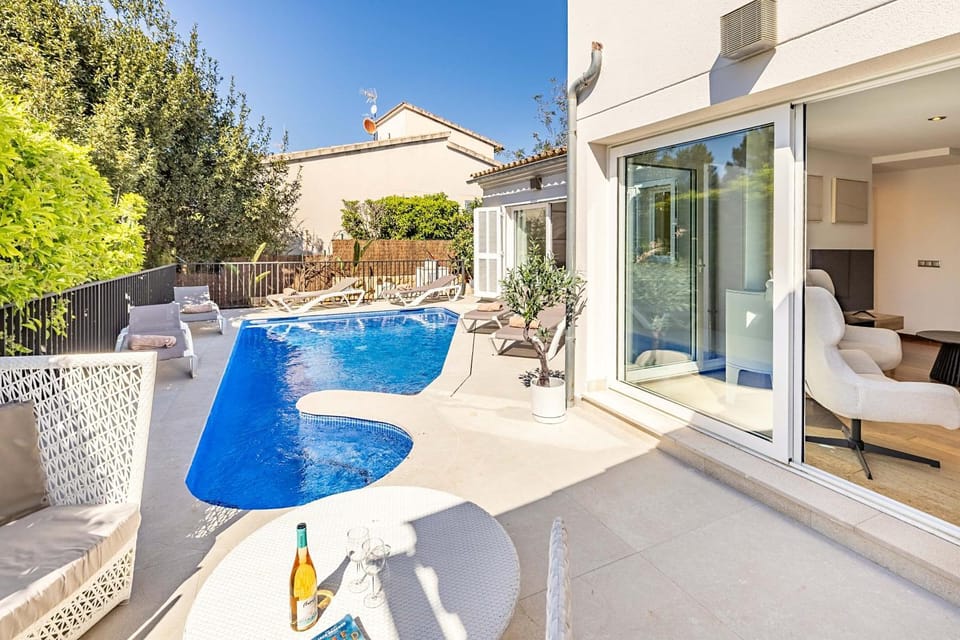 Property building, Bird's eye view, Swimming pool