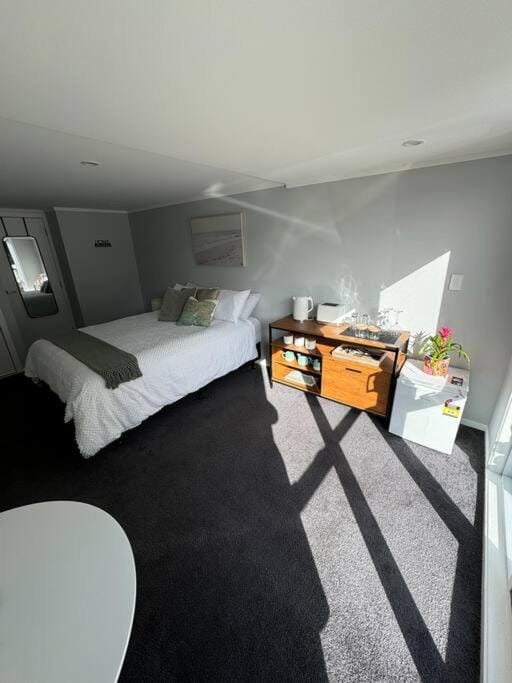 Bed, Kitchen or kitchenette, Photo of the whole room, Bedroom