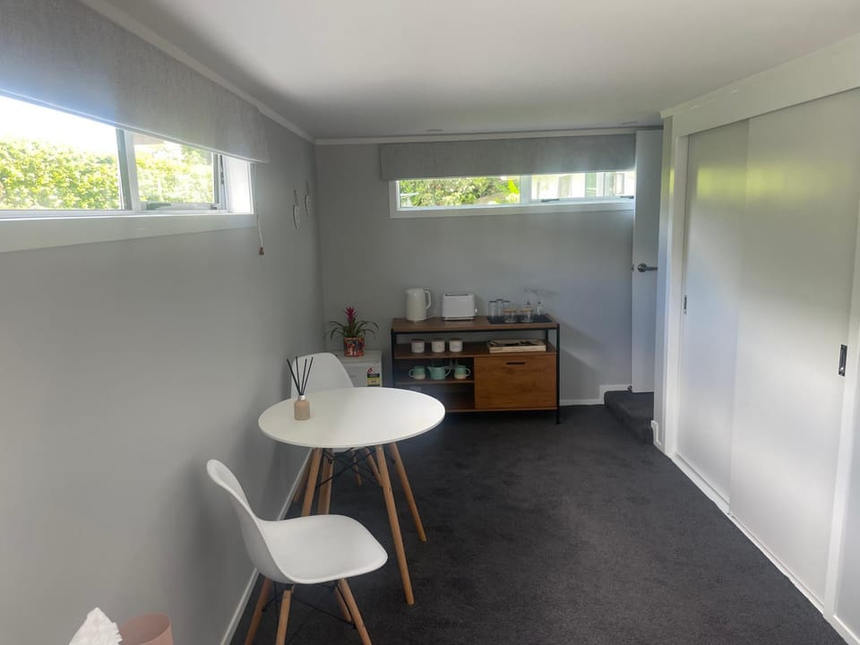 Kitchen or kitchenette, Seating area