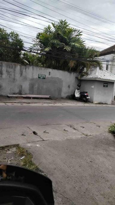 Amazing 3 bedrooms villa 5 min to the beach TV Villa in North Kuta