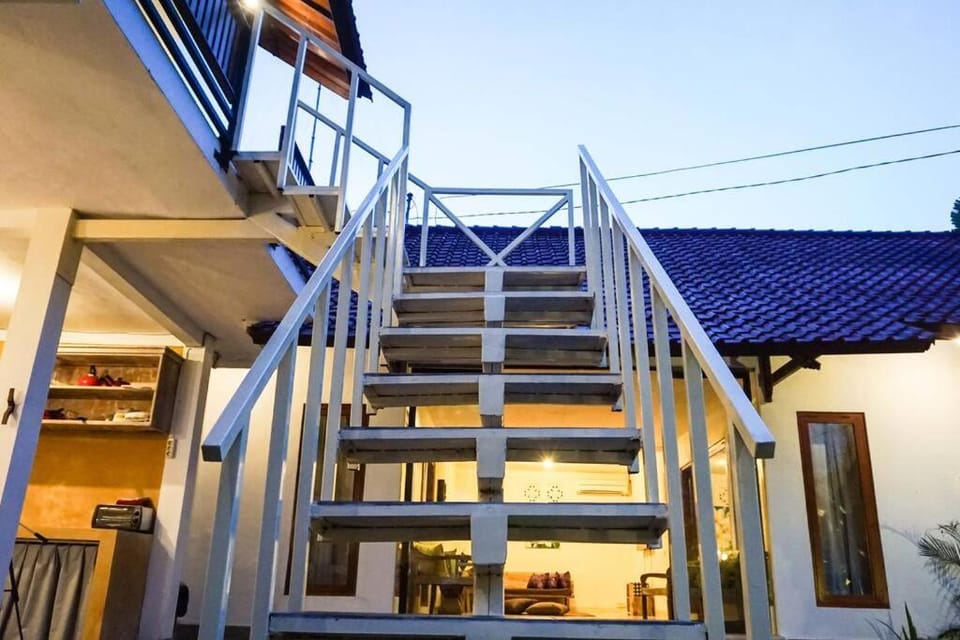 Amazing 3 bedrooms villa 5 min to the beach TV Villa in North Kuta