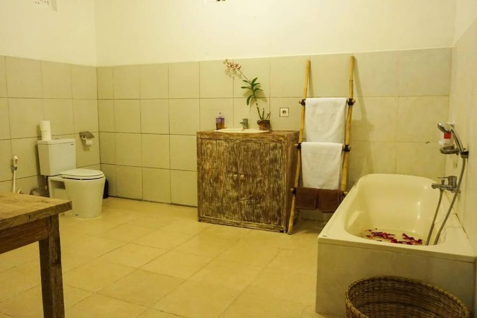 Amazing 3 bedrooms villa 5 min to the beach TV Villa in North Kuta