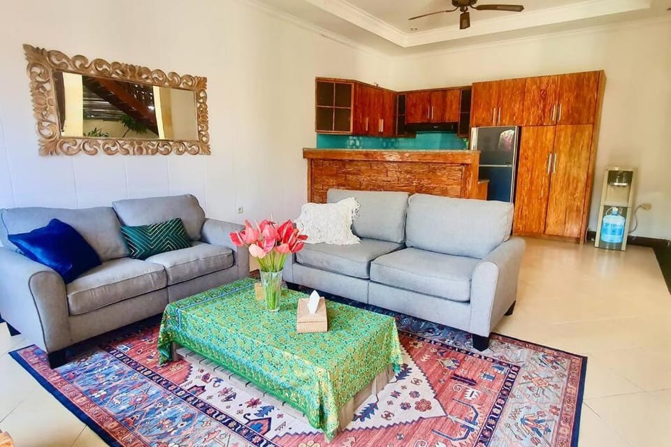 Pleasant Balinese Style Lotus Villa in North Kuta