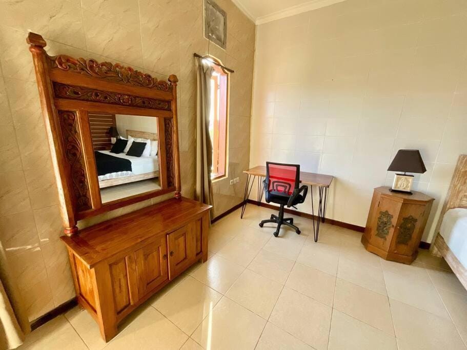 Pleasant Balinese Style Lotus Villa in North Kuta