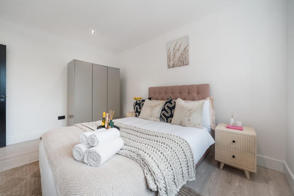 Bed, Bedroom, wardrobe