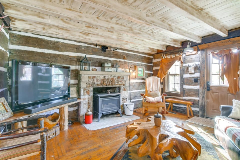 half-Mi to Lake Cabin on 43 Acres in Shell Knob! Cabin in Shell Knob