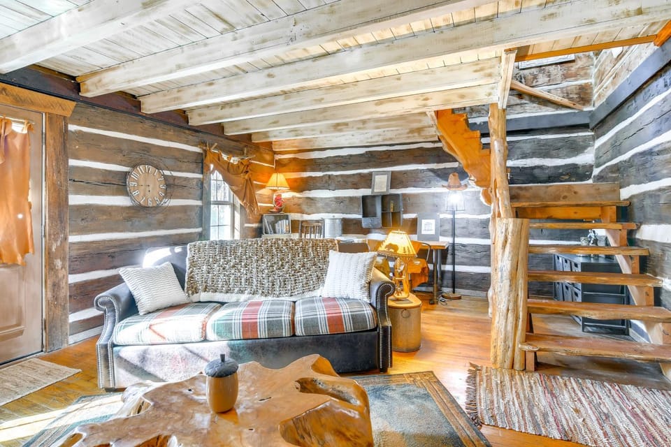 half-Mi to Lake Cabin on 43 Acres in Shell Knob! Cabin in Shell Knob