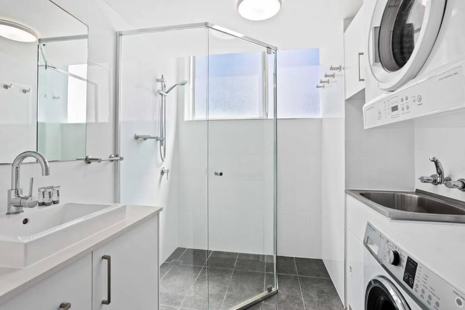 Escape on the Esplanade Apartment in Burleigh Heads