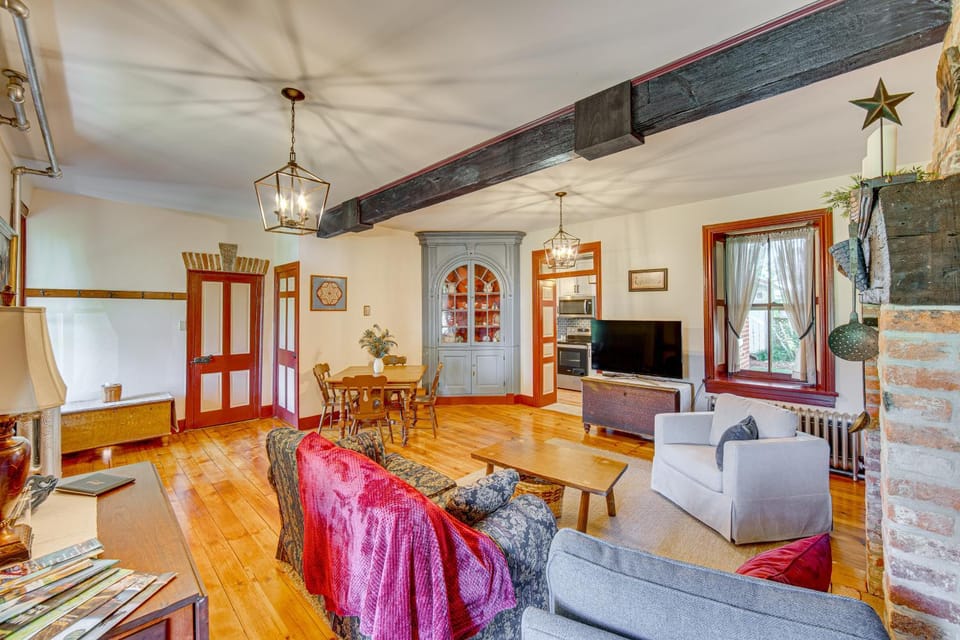 Walk to Creek: Mount Joy Home Near Nook Sports House in Pennsylvania