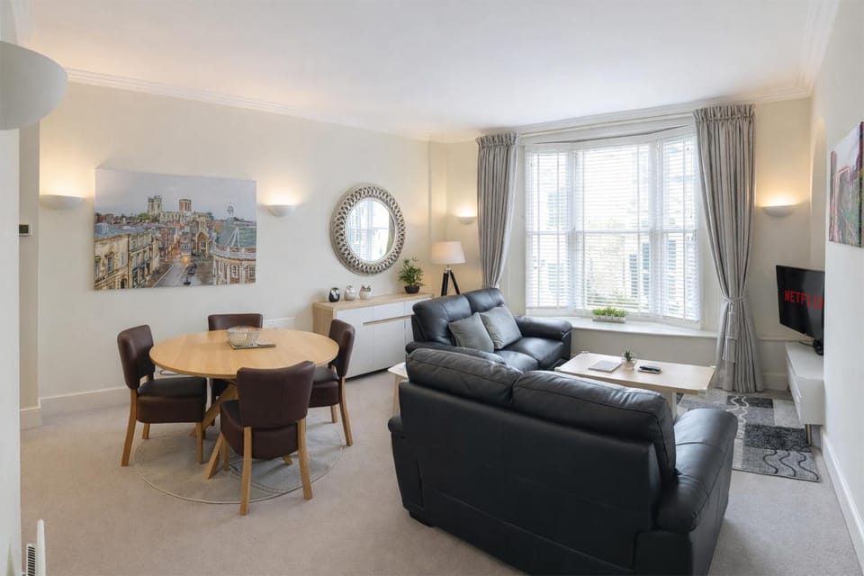 TV and multimedia, Living room, Dining area