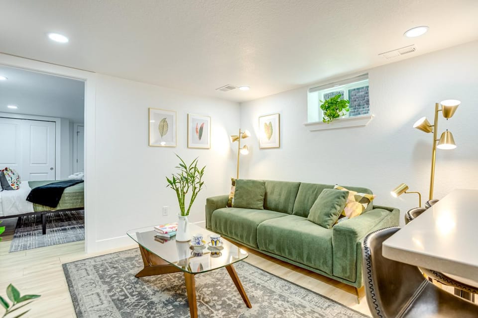 Steps from Wash Park: Modern Apt, Patio + Parking Apartment in Denver