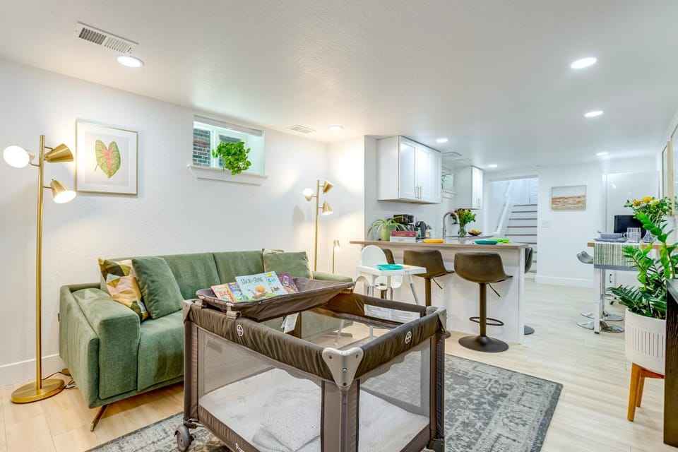 Steps from Wash Park: Modern Apt, Patio + Parking Apartment in Denver