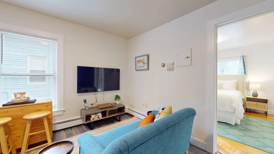 Sunny Riverside Apt Near MIT, Harvard & Red Line Apartment in Cambridgeport