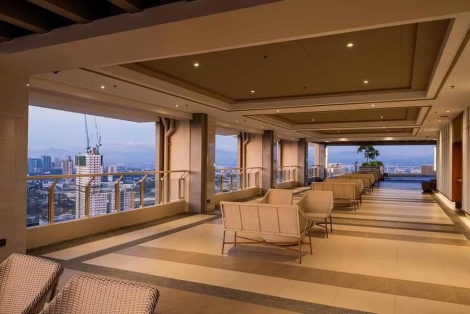 1-BR Condo with Pool & Skyline Views in Pasig Apartment in Pasig