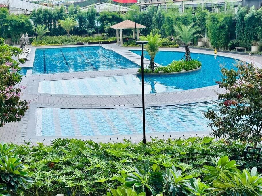 1-BR Condo with Pool & Skyline Views in Pasig Apartment in Pasig