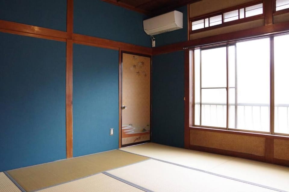 Game Room, air conditioner