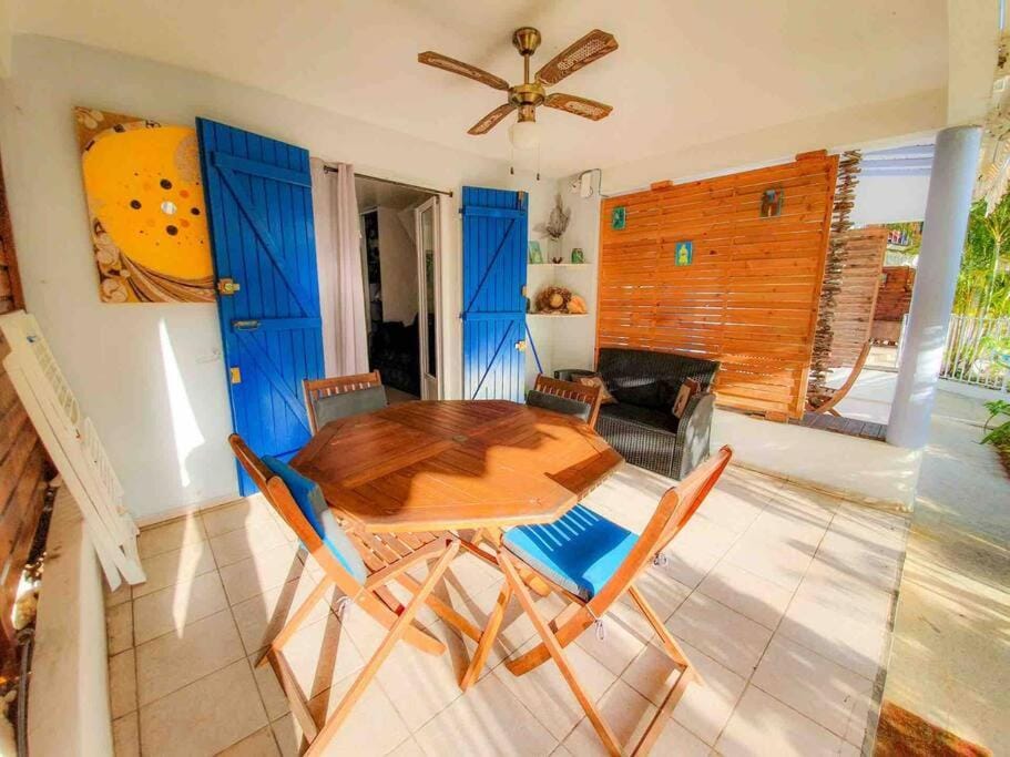 Appartement Bleu Outremer Petit Havre, le Gosier- Piscine & Plage à 2mn Apartment in Le Gosier