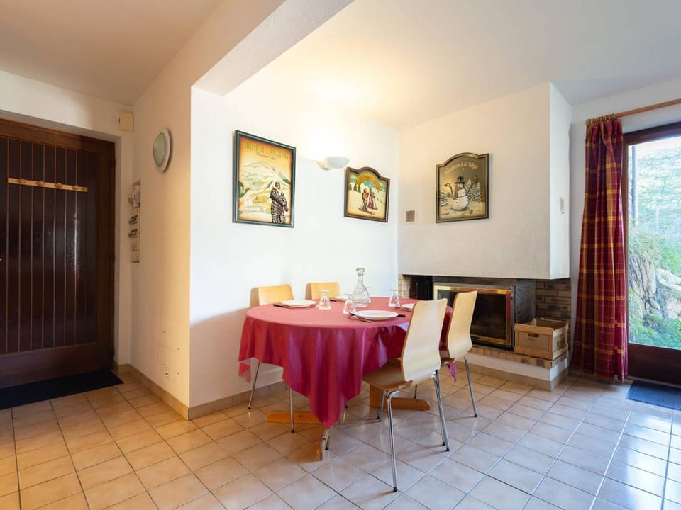 Chalet 6 personnes Peyragudes avec cheminée et barbecue - FR-1-695-62 Chalet in Catalonia
