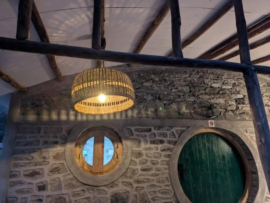 Riverside Hobbit House 10mins from Bhimtal House in Uttarakhand