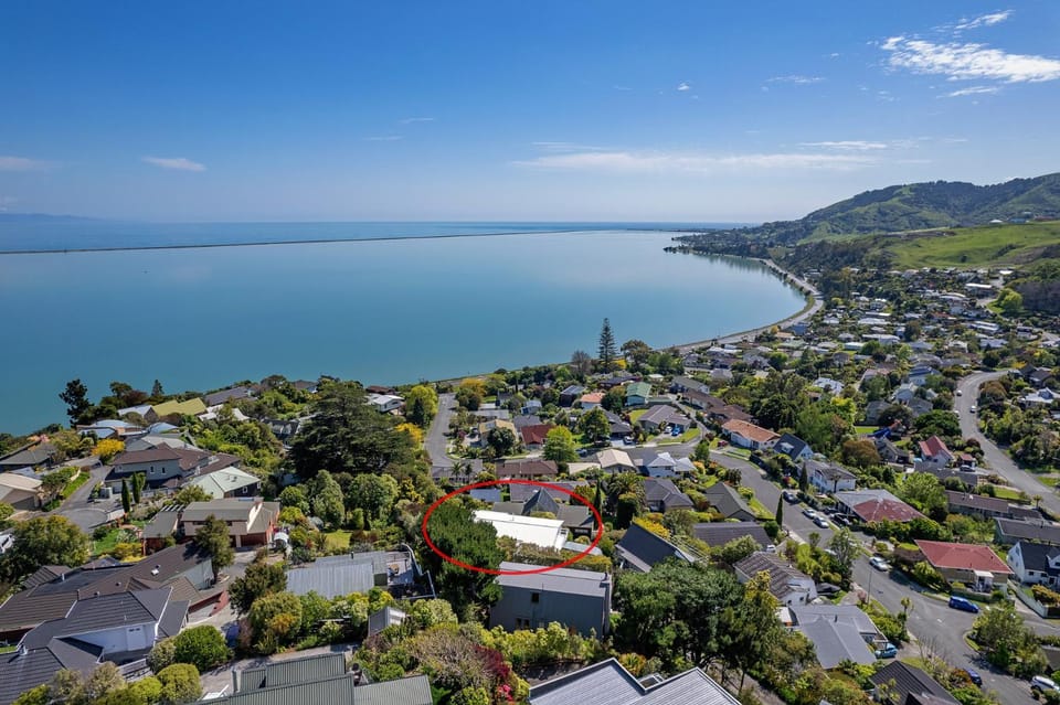 Sea Tide Views - Atawhai House in Nelson