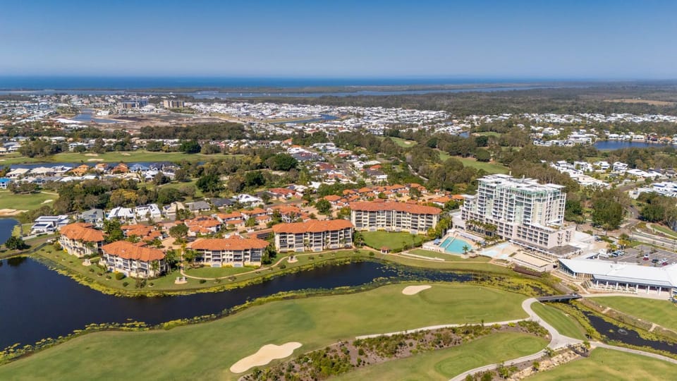 Golfer's Paradise - Pelican Waters Apartment in Pelican Waters