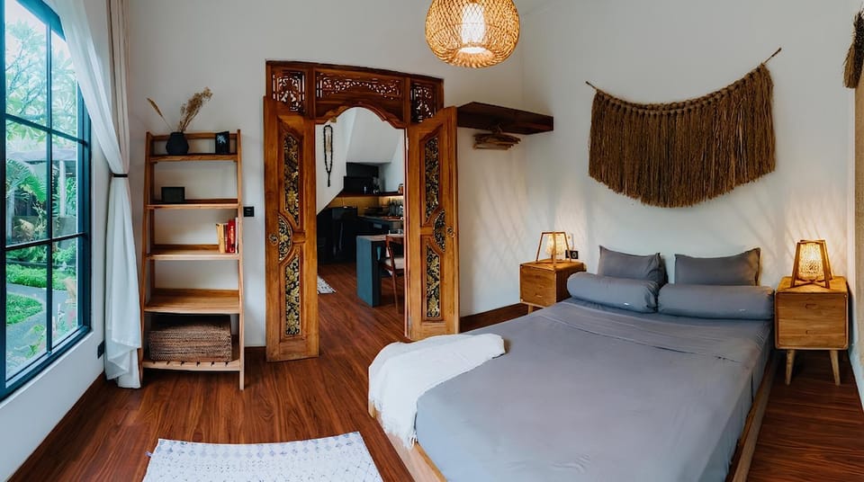Photo of the whole room, Bedroom, wardrobe