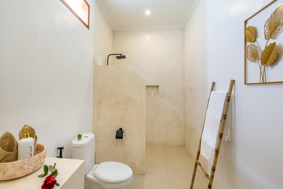 Casa Bonita 3BR Central Canggu Villa in North Kuta