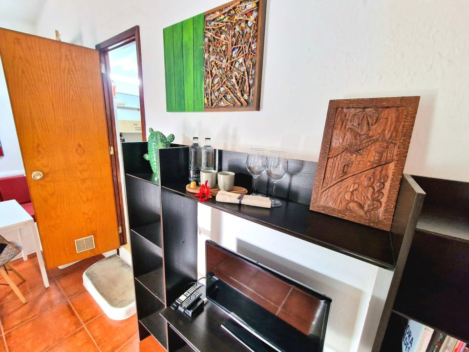 Seating area, minibar