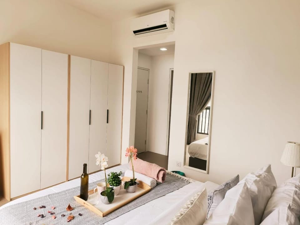 Bed, Living room, Photo of the whole room, Bedroom, wardrobe, air conditioner