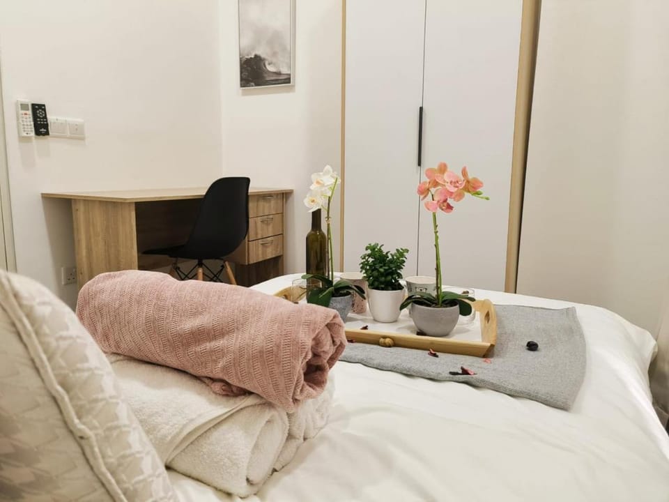 Bed, Seating area, Bedroom, towels, air conditioner