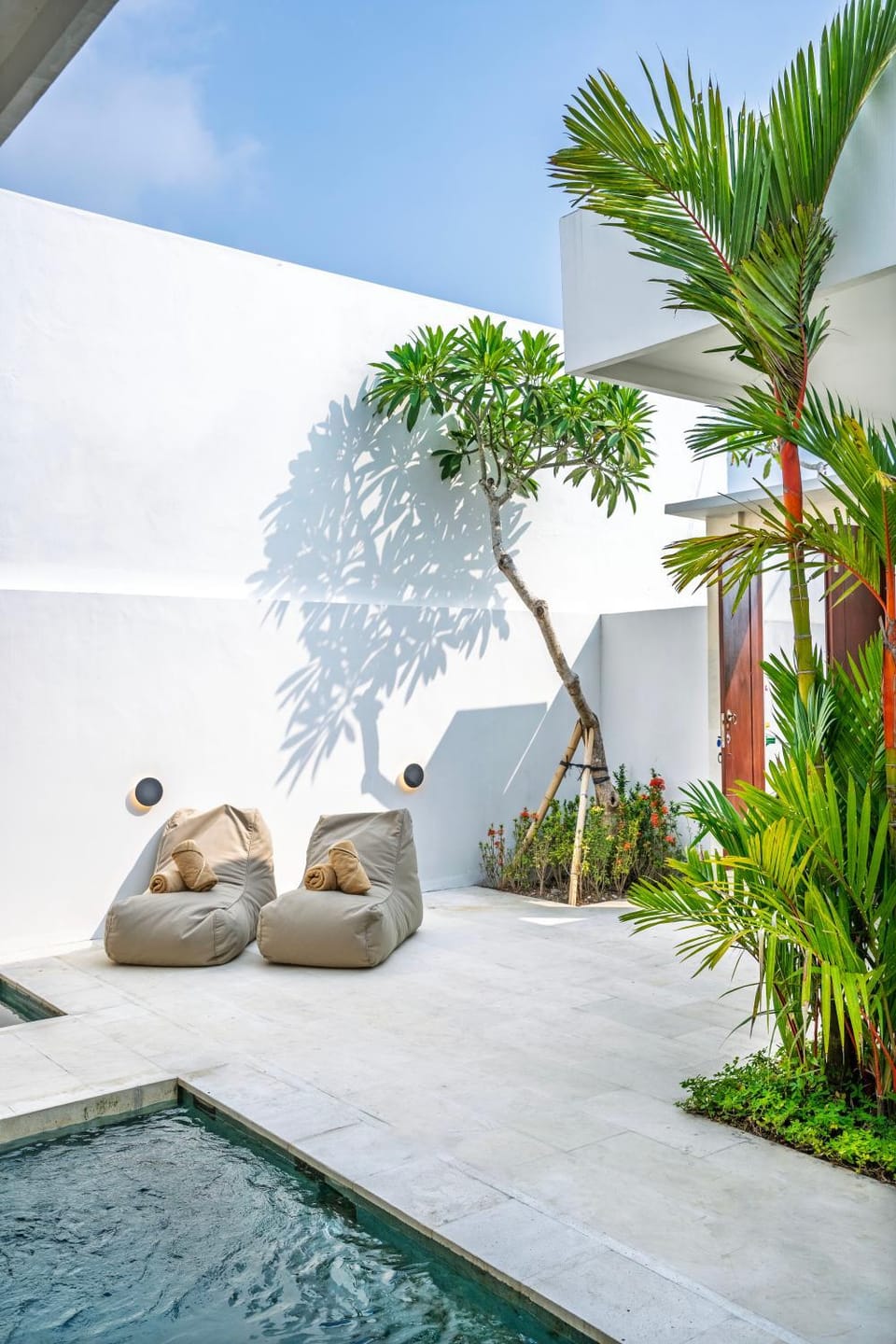 Day, Swimming pool