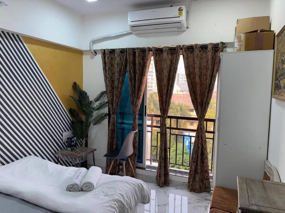 Bed, View (from property/room), Balcony/Terrace, Bedroom, towels, air conditioner