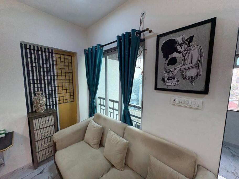 Chic Home - Bright 1 BHK close to Lilavati Hospital, Bandra west 602 Apartment in Mumbai