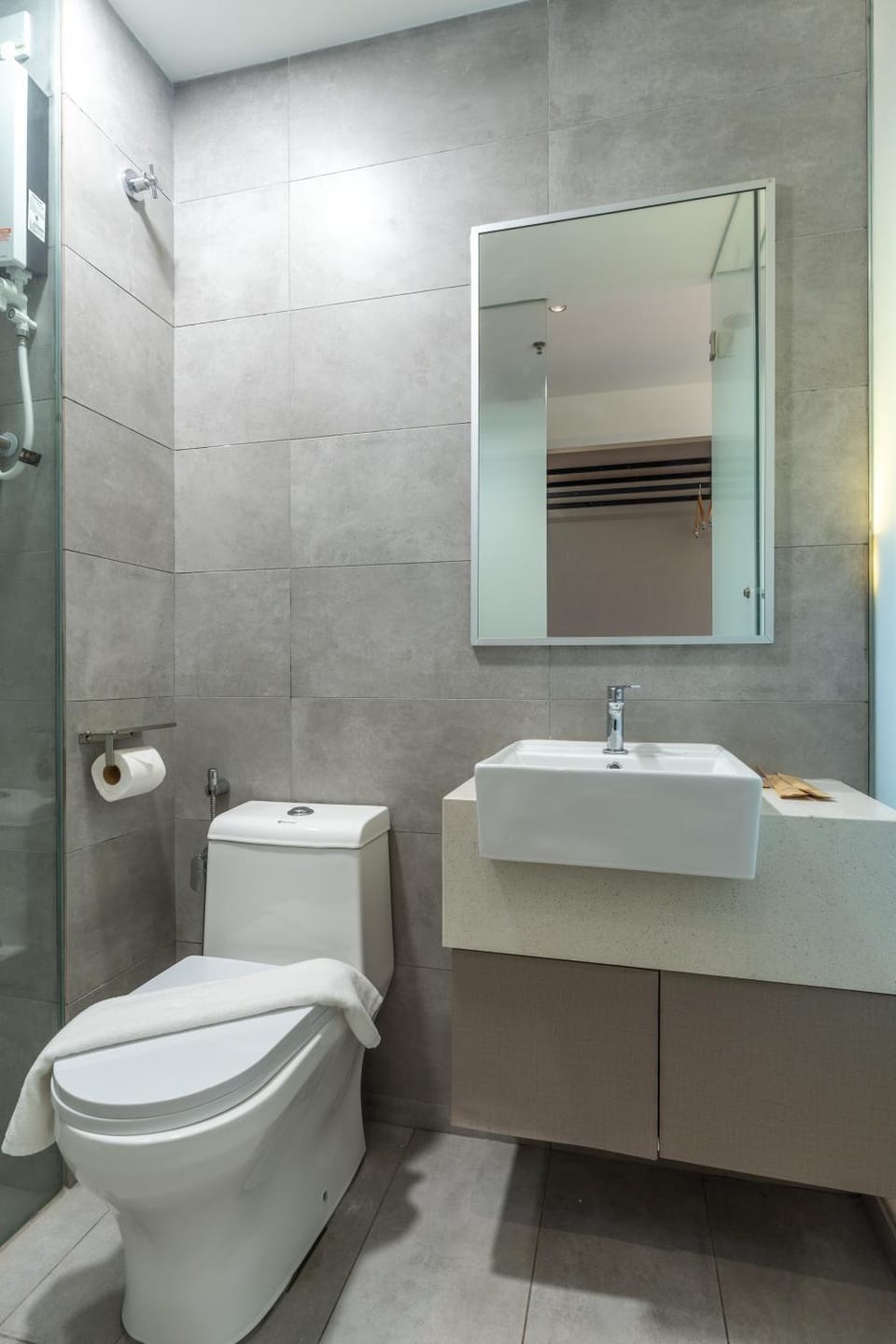 Toilet, Bathroom, bidet, towels