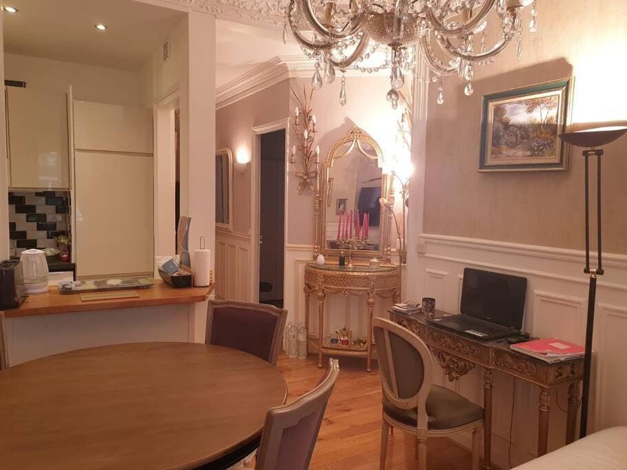 Appartement au cœur du quartier Butte Montmartre Apartment in Paris