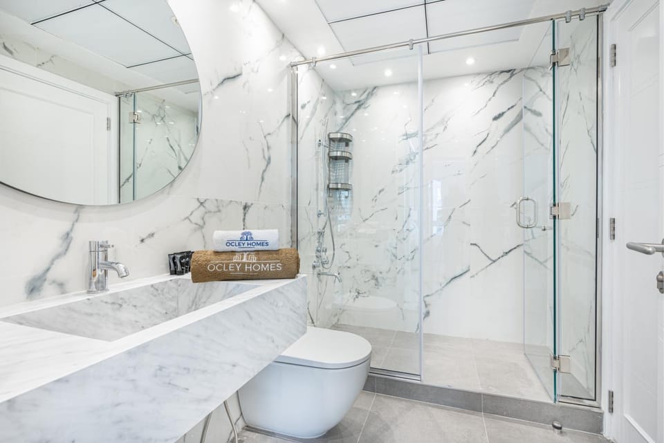 Shower, Toilet, Bathroom, Bath, towels