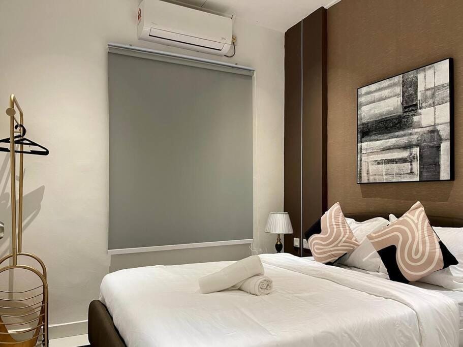 Lovely Modern Home 12 Pax Mount Austin JB House in Johor Bahru