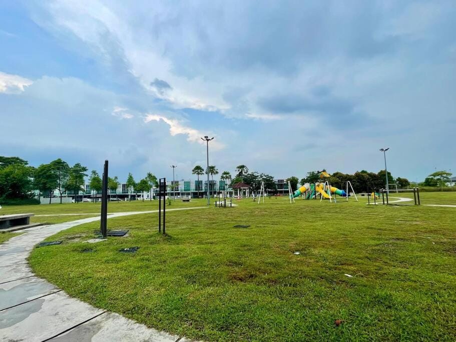 Lovely Modern Home 12 Pax Mount Austin JB House in Johor Bahru