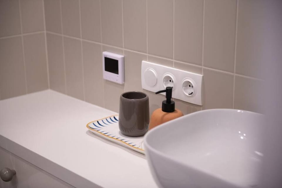 GG Home - 23rd Floor - Panoramic View - Self Check-In - Free WiFi - Family-Friendly Apartment in Tbilisi, Georgia