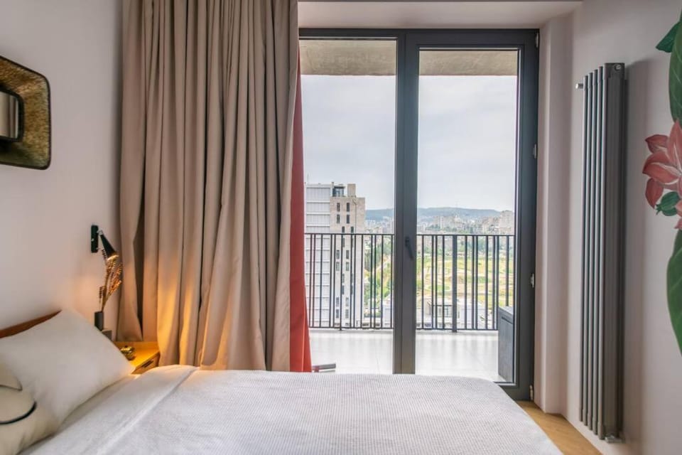 GG Home - 23rd Floor - Panoramic View - Self Check-In - Free WiFi - Family-Friendly Apartment in Tbilisi, Georgia