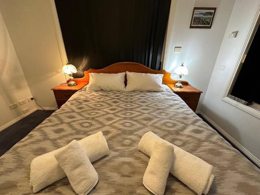 6-BR house in prime location with fantastic views House in Tasmania